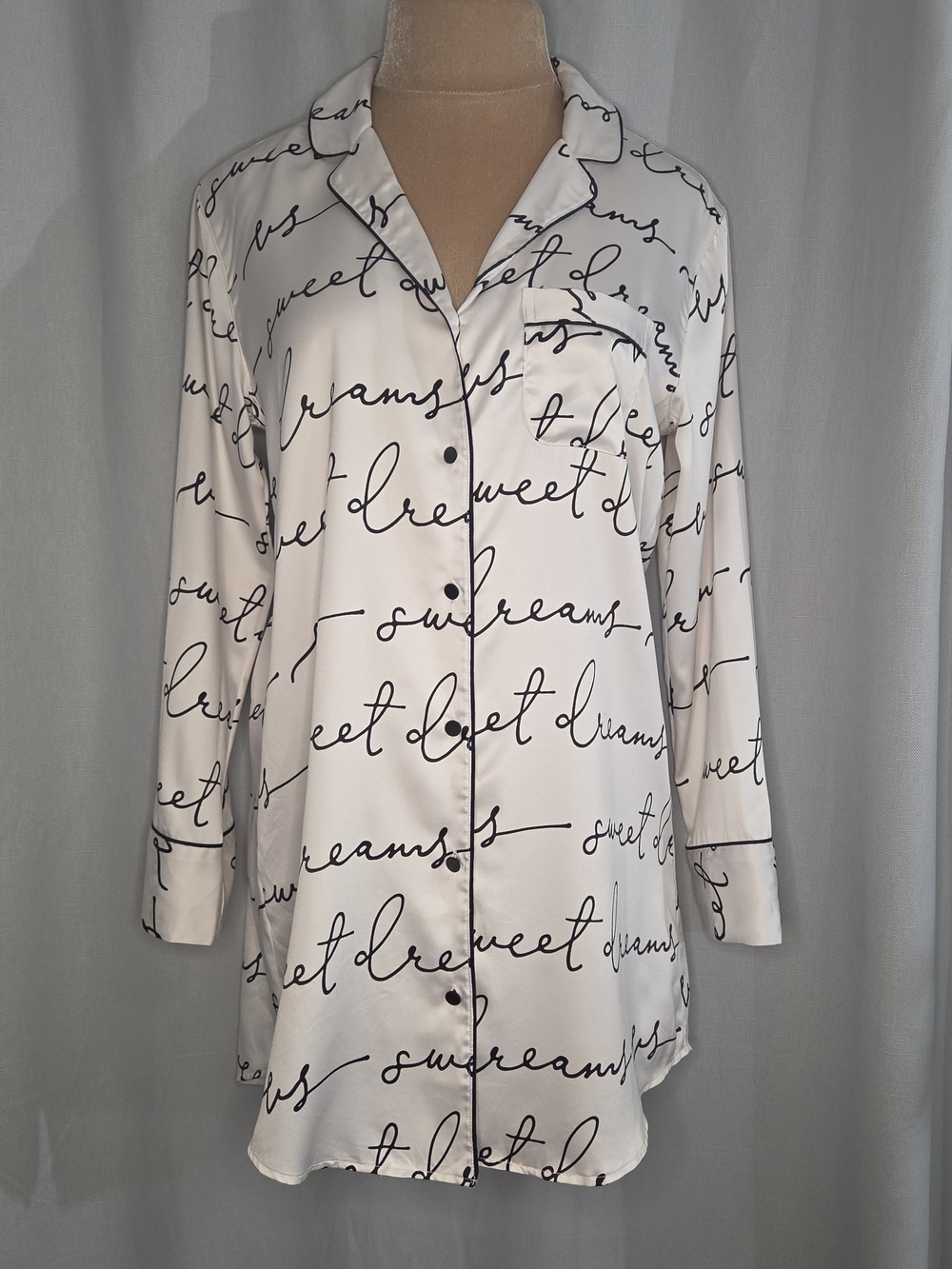 Victoria's Secret Women's White Script-Print Button-Front Sleep Shirt Size Small